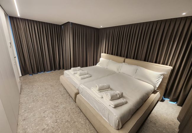 Вилла на Beit Yanai - MAMAD Ultimate Luxury Villa & Wild Beach by FeelHome Вилла на Beit Yanai - MAMAD Ultimate Luxury Villa & Wild Beach by FeelHome