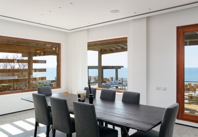 Вилла на Beit Yanai - MAMAD Ultimate Luxury Villa & Wild Beach by FeelHome Вилла на Beit Yanai - MAMAD Ultimate Luxury Villa & Wild Beach by FeelHome