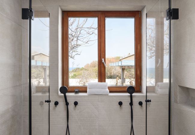 Вилла на Beit Yanai - MAMAD Ultimate Luxury Villa & Wild Beach by FeelHome Вилла на Beit Yanai - MAMAD Ultimate Luxury Villa & Wild Beach by FeelHome