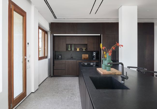 Вилла на Beit Yanai - MAMAD Ultimate Luxury Villa & Wild Beach by FeelHome Вилла на Beit Yanai - MAMAD Ultimate Luxury Villa & Wild Beach by FeelHome