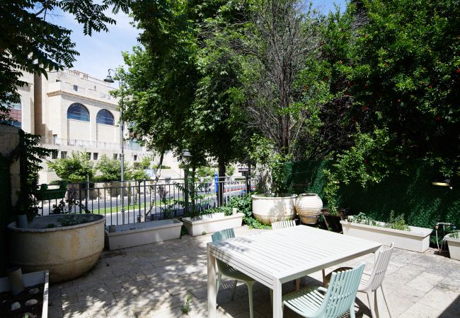 Апартаменты на Jerusalem - MIKLAT 2 BR next to Old City with Patio by FeelHome Апартаменты на Jerusalem - MIKLAT 2 BR next to Old City with Patio by FeelHome