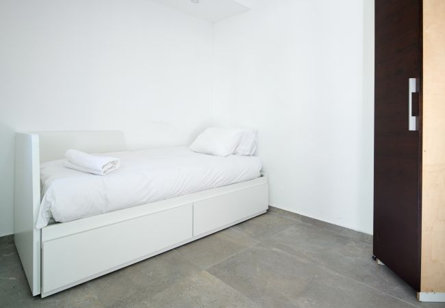 Апартаменты на Jerusalem - MIKLAT 2 BR next to Old City with Patio by FeelHome Апартаменты на Jerusalem - MIKLAT 2 BR next to Old City with Patio by FeelHome