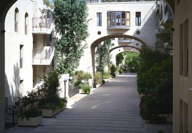 Апартаменты на Jerusalem - MIKLAT 2 BR next to Old City with Patio by FeelHome Апартаменты на Jerusalem - MIKLAT 2 BR next to Old City with Patio by FeelHome