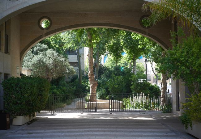 Апартаменты на Jerusalem - MIKLAT 2 BR next to Old City with Patio by FeelHome Апартаменты на Jerusalem - MIKLAT 2 BR next to Old City with Patio by FeelHome