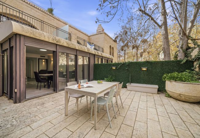 Апартаменты на Jerusalem - MIKLAT 2 BR next to Old City with Patio by FeelHome