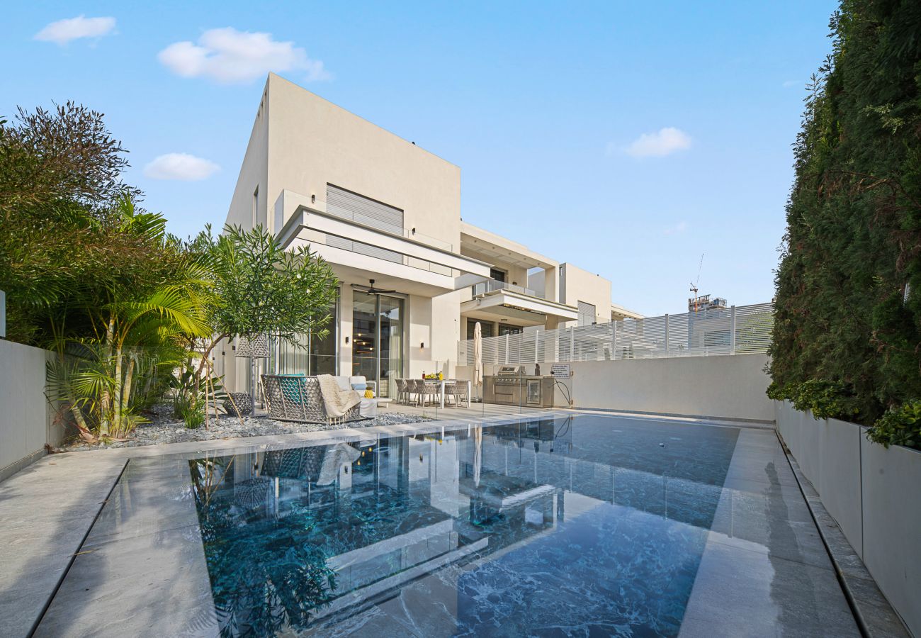 Вилла на Herzliya - MAMAD Luxury New Villa with Heated Private Pool by FeelHome