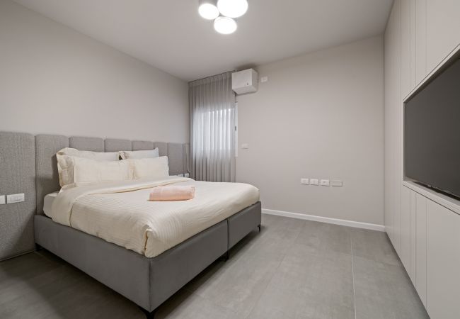 Вилла на Herzliya - Luxury Brand New Villa with Pool by FeelHome Вилла на Herzliya - Luxury Brand New Villa with Pool by FeelHome