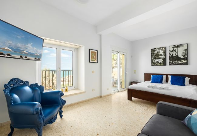 Вилла на Beit Yanai - Cliffside Rustic & Charming Villa by FeelHome Вилла на Beit Yanai - Cliffside Rustic & Charming Villa by FeelHome