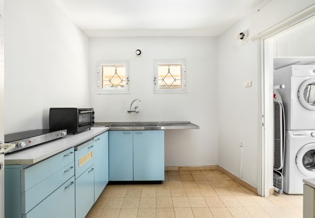 Вилла на Beit Yanai - Cliffside Rustic & Charming Villa by FeelHome Вилла на Beit Yanai - Cliffside Rustic & Charming Villa by FeelHome