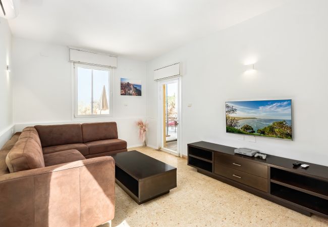 Вилла на Beit Yanai - Cliffside Rustic & Charming Villa by FeelHome Вилла на Beit Yanai - Cliffside Rustic & Charming Villa by FeelHome