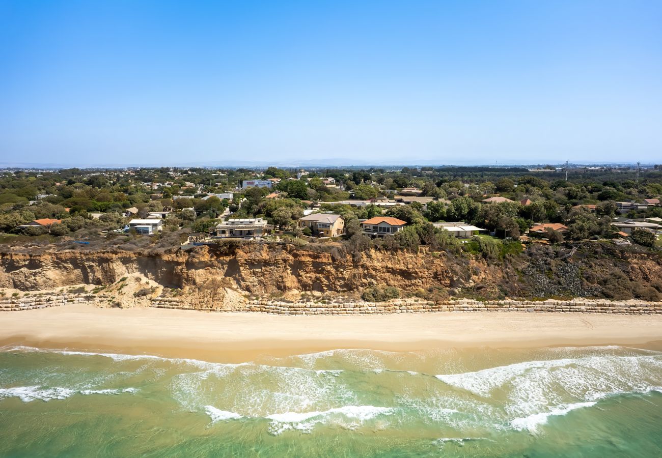 Вилла на Beit Yanai - Cliffside Rustic & Charming Villa by FeelHome